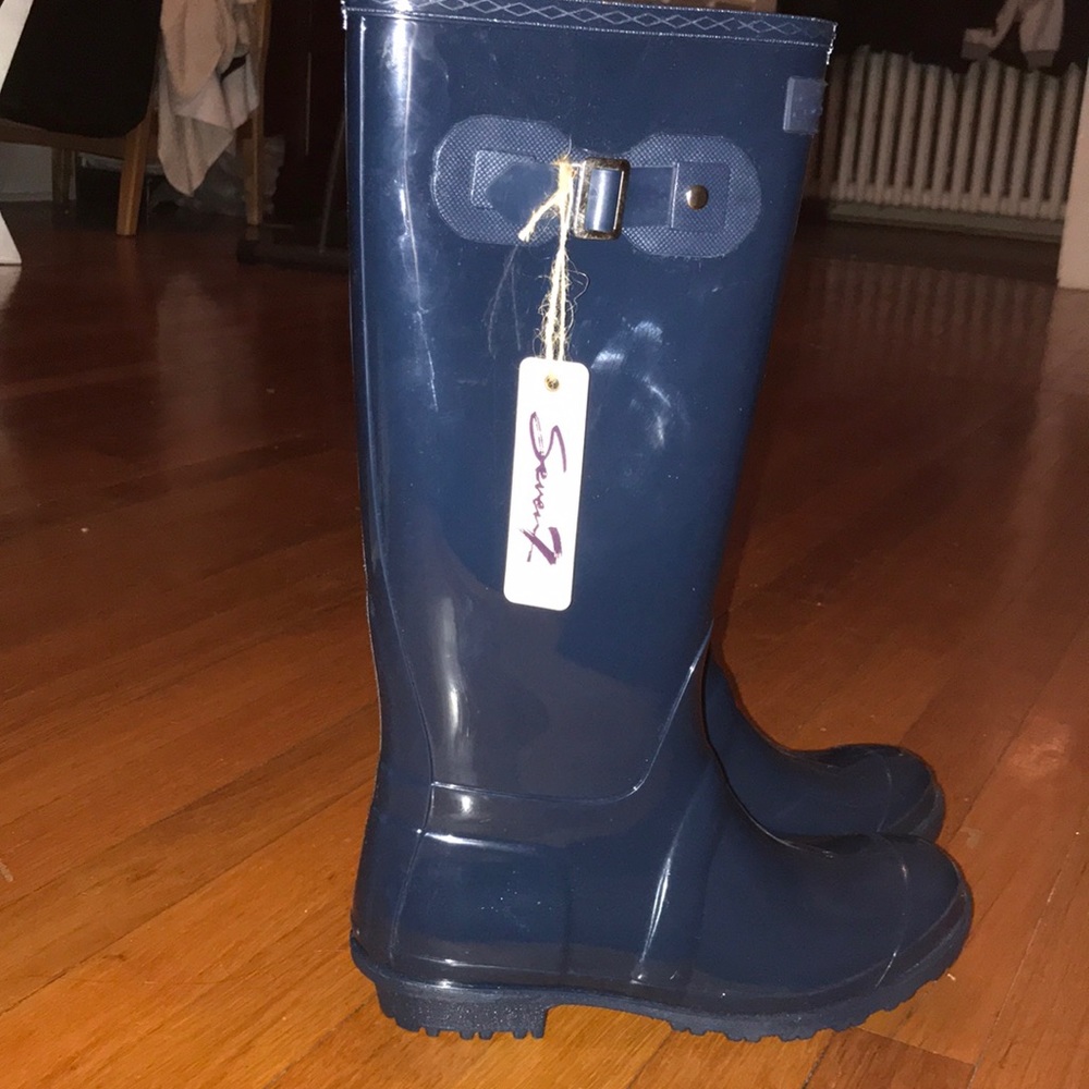 Size 9 rain boots!!!